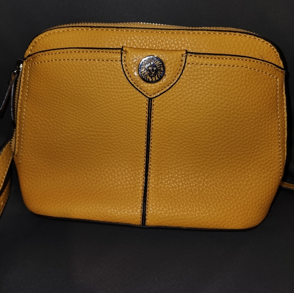 Anne Klein leather crossbody.Beautiful mustard yellow leather purse - Picture 2 of 7